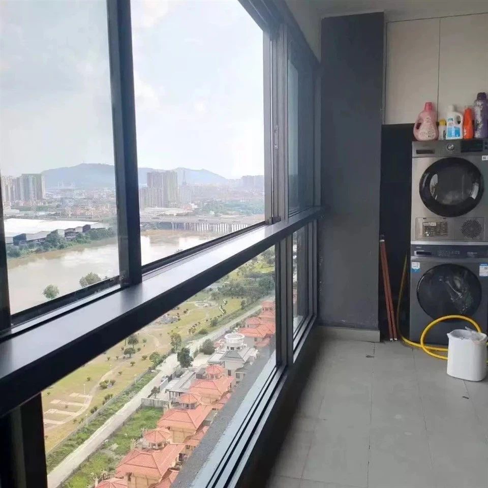 Vinyl Lifting Window